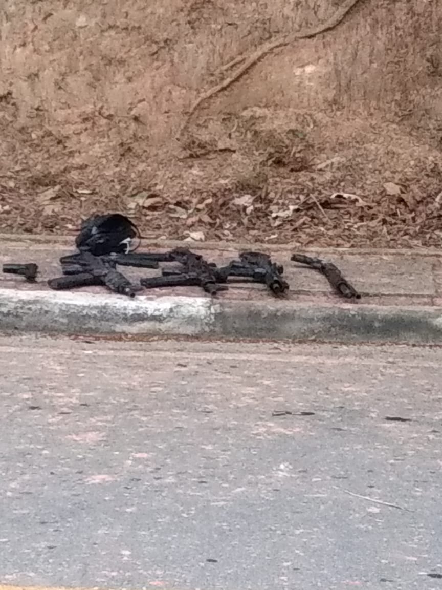Tentativa de assalto a banco em Guararema termina com dez mortos - Grupo Rio Claro SP