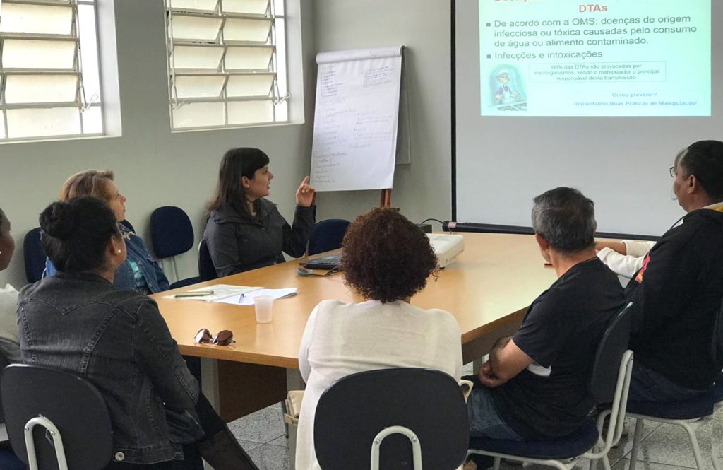 Empreendedores solidários fazem curso sobre manipulação de alimentos