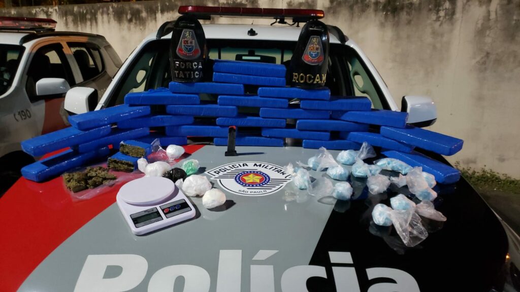 Equipe de ROCAM prende mulher com mala lotada de drogas em Rio Claro - Grupo Rio Claro SP Equipe de ROCAM prende mulher com mala lotada de drogas em Rio Claro - Grupo Rio Claro SP